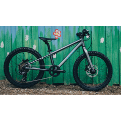 bici lateral con fondo CUBE ACID 200 DISC