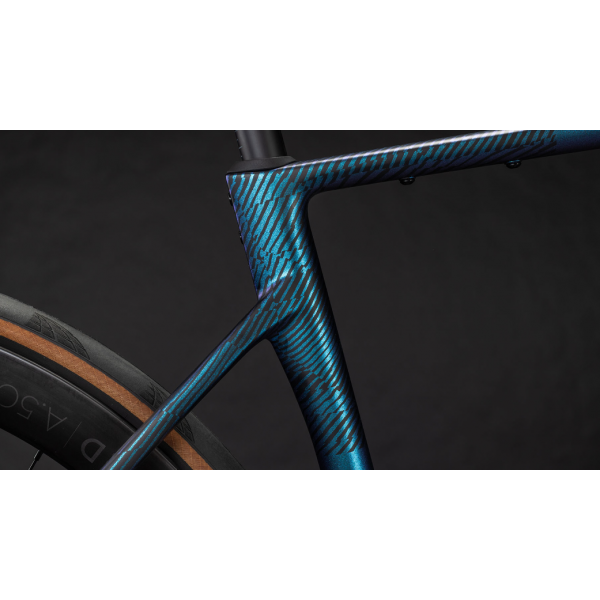 detalle cuadro Cube Attain C:62 SLT